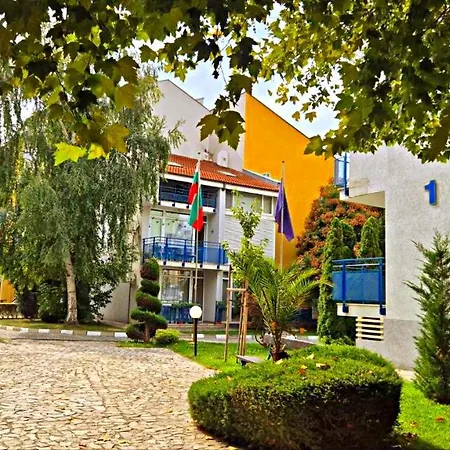 Family Elit1 ساني بيتش